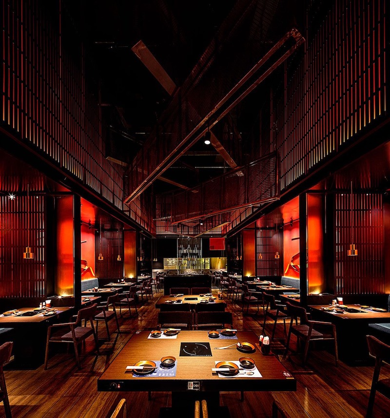 Thiết kế quán nướng cần ưu tiên hệ thống hút khói hiệu quả để giữ không gian thoáng sạch và mang lại trải nghiệm dễ chịu cho khách