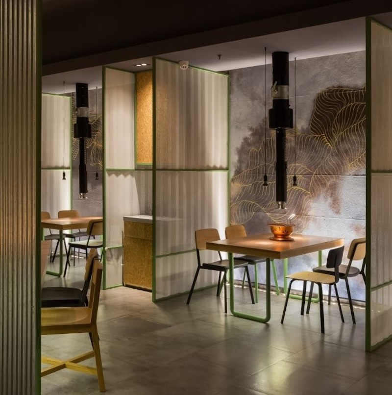 Sử dụng vật liệu chống ám mùi và dễ lau chùi giúp quán nướng duy trì vệ sinh tốt và giảm chi phí bảo trì dài hạn 