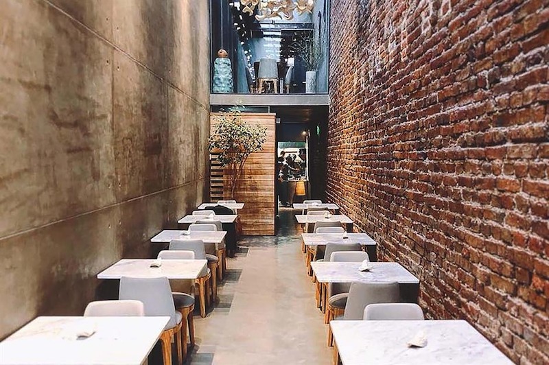 Chú ý trang trí, bày biện giúp quán ăn nhỏ trông rộng hơn, gọn gàng, thoáng mát, tăng thẩm mỹ, tạo trải nghiệm tốt và thu hút khách hàng