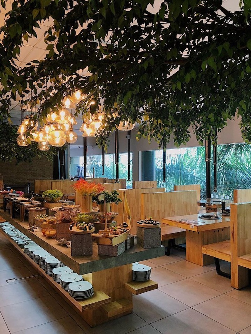 Nắm tỷ lệ diện tích các phân khu trong nhà hàng buffet giúp tối ưu không gian, bố trí bàn ghế, quầy line hợp lý, tránh chen lấn, nâng cao trải nghiệm khách