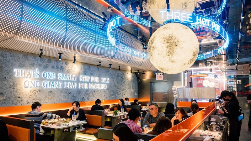 Quán lẩu nướng BBQ cần thiết kế tập trung vào hệ thống hút khói hiệu quả để đảm bảo không gian thoáng, hạn chế mùi và nâng cao trải nghiệm ăn uống 