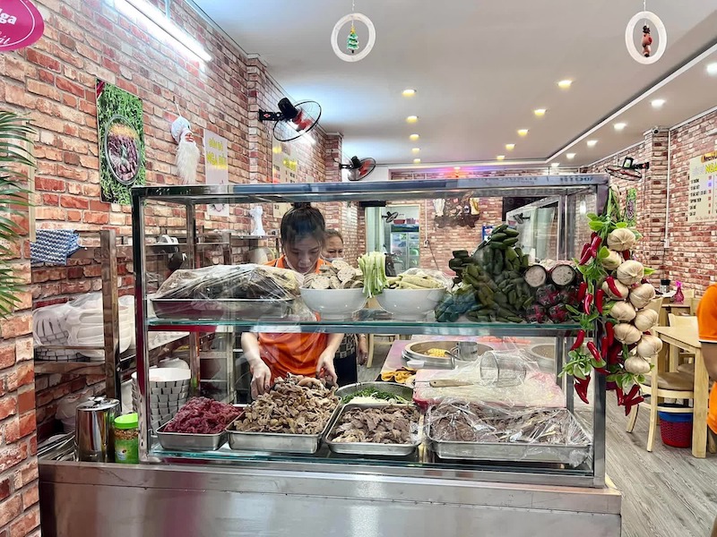 Quán cơm, bún phở chuyên nghiệp cần bố trí mặt bằng khoa học để phục vụ nhanh và ổn định trong khung giờ cao điểm 