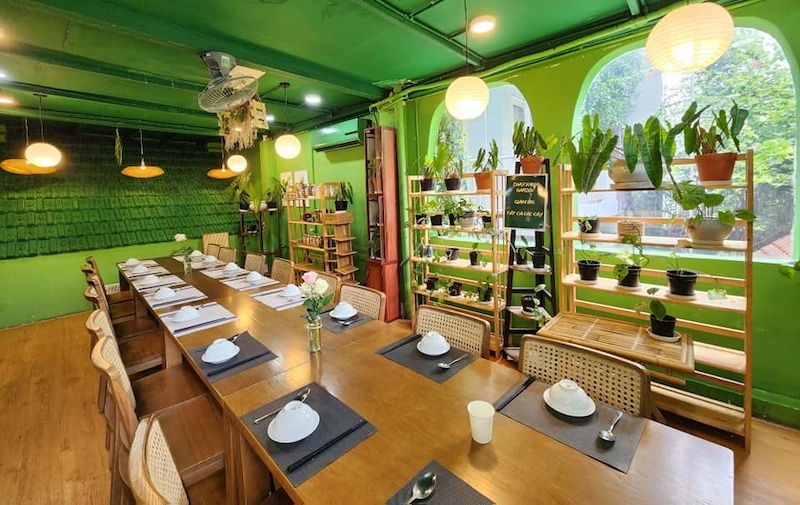 Không gian ưu tiên ánh sáng tự nhiên, thông gió tốt và vật liệu thân thiện để truyền tải tinh thần sống lành mạnh 