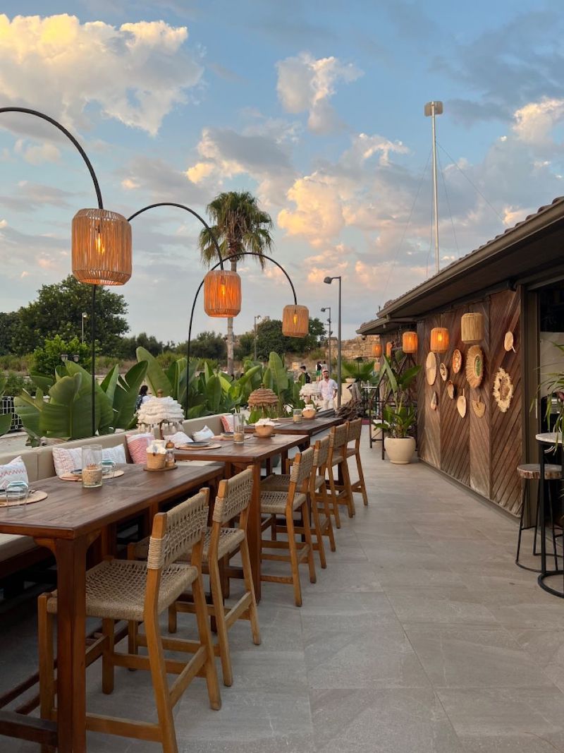 Không gian Mộc sử dụng các chi tiết thủ công, decor hoài niệm và bố cục tinh giản, mang đến trải nghiệm ăn uống ấm áp, thân thiện và đáng nhớ cho thực khách