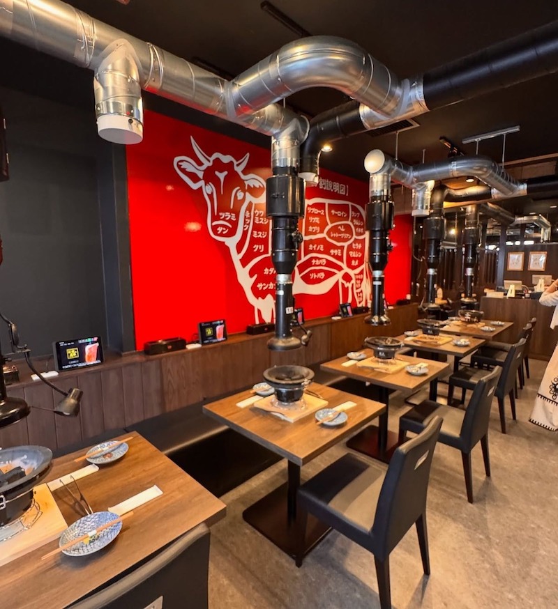 Khi chọn đơn vị thi công chuyên nhà hàng lẩu nướng, bạn nên ưu tiên đơn vị có kinh nghiệm xử lý hút khói & nhiệt