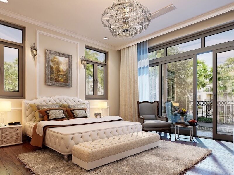 Nội thất phòng ngủ đậm chất Pháp lãng mạn với giường bọc nệm tufted và đèn chùm pha lê cao cấp của biệt thự song lập phân khu Phong Lan
