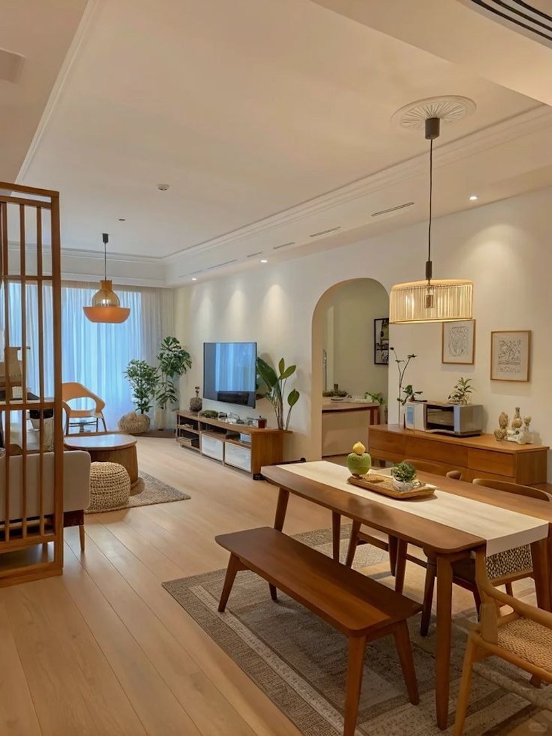 Nội thất màu sáng như be, trắng sẽ tạo cảm giác thoáng đãng, rộng rãi cho cả ngôi nhà của bạn