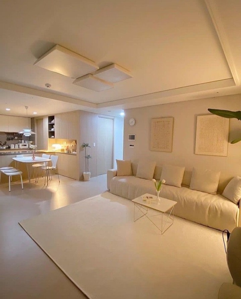 Các món đồ như sofa và bàn trà có chiều cao thấp sẽ giúp trần nhà của các chung cư 45m2 cảm giác cao hơn, rất quan trọng cho chung cư diện tích nhỏ