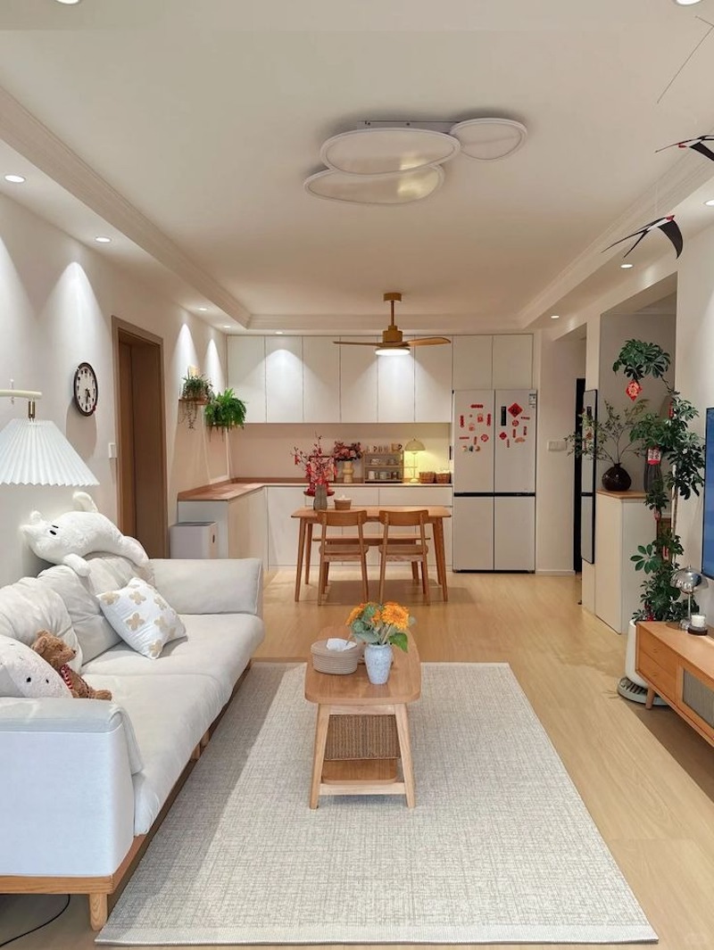 Sàn gỗ màu sáng kết hợp đèn vàng tạo nên không gian "chill" đúng chất phong cách Hàn Quốc, mang lại cảm giác thư thái tuyệt vời cho gia chủ 