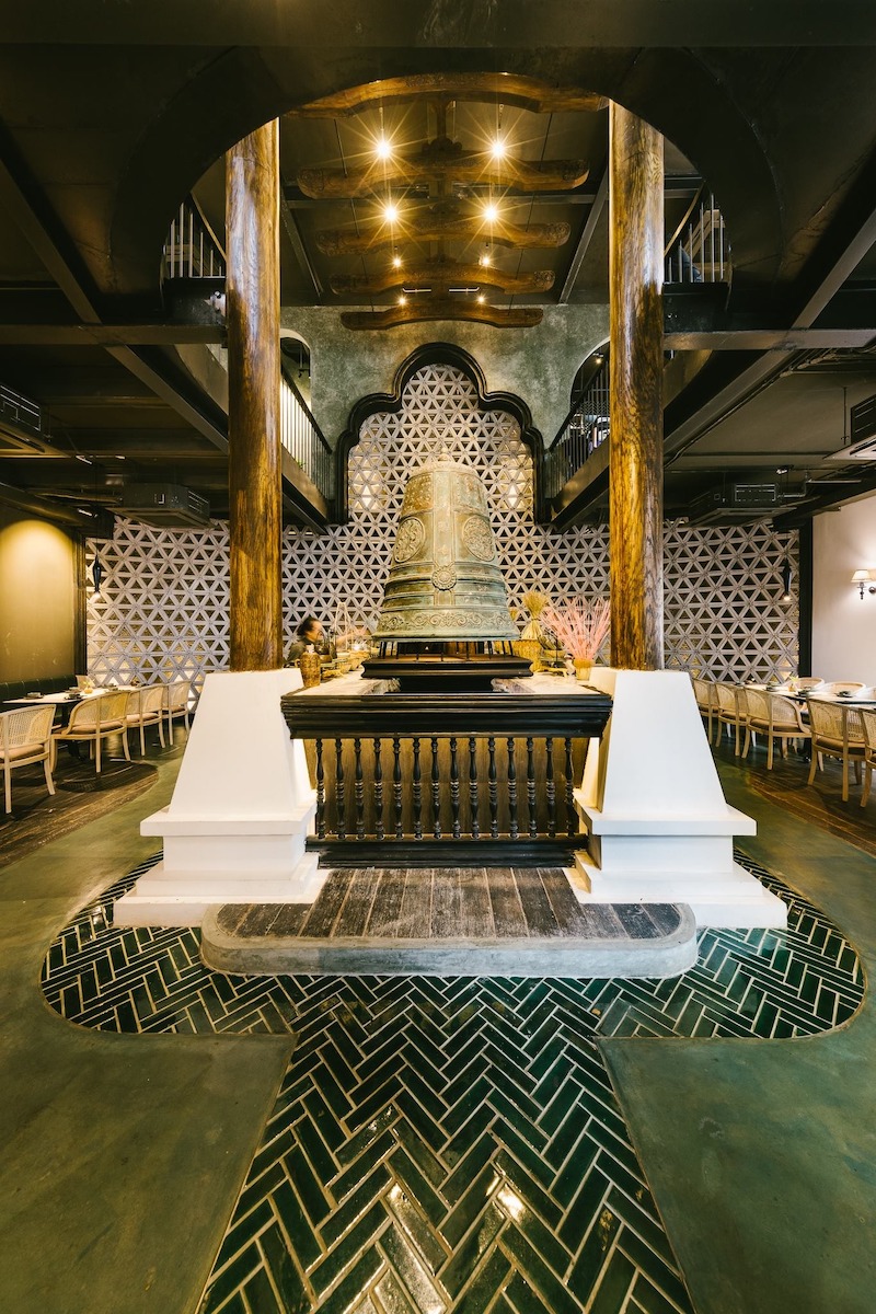 Vật liệu sử dụng trong nhà hàng chay buffet sang trọng nên là gỗ tự nhiên, đá, kim loại hoàn thiện mờ để tạo cảm giác cao cấp