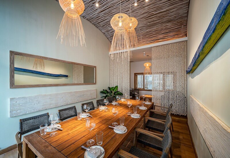 Không gian phòng VIP chú trọng cách âm, xử lý mùi và kiểm soát nhiệt độ để đảm bảo trải nghiệm thoải mái khi thưởng thức hải sản tươi sống