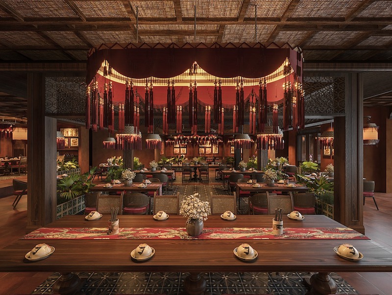Hoa văn tinh xảo, con tiện gỗ và đèn chùm tạo không gian quyền quý nhưng vẫn gần gũi trong nhà hàng Indochine