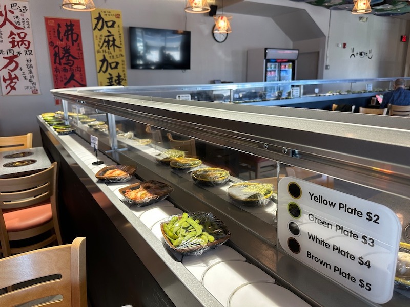 Nhà hàng lẩu băng chuyền là xu hướng đầu tư hấp dẫn vì chủ đầu tư có thể tạo trải nghiệm tiện lợi, độc đáo cho khách, tối ưu vận hành, tăng doanh thu 