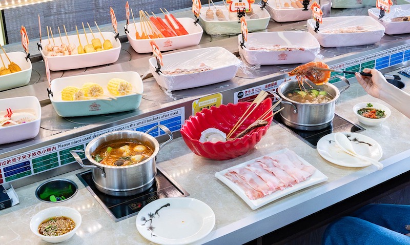 Quầy băng chuyền nhà hàng lẩu băng chuyền sử dụng kim loại chống thấm, chống trầy xước, vừa bền vừa nổi bật 