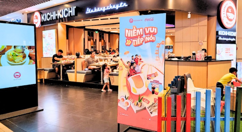 Khu vực tiếp đón khách cần đặt gần lối vào, quầy rõ ràng, không gian thoáng, đồng bộ phong cách và có chỗ chờ tiện lợi cho khách 