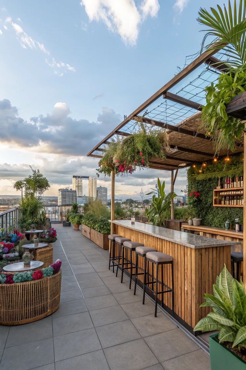 Bố trí đèn dây, đèn hắt cây nhiệt đới tinh tế, tạo không gian lung linh về đêm và thu hút check-in