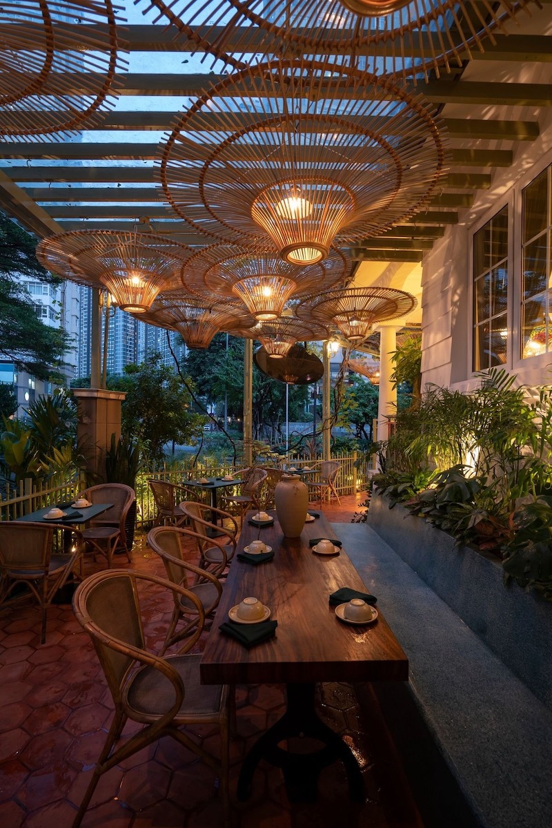 Khách hàng yêu thích không gian tự nhiên, mộc mạc và thoải mái là đối tượng hướng đến của nhà hàng Thái phong cách Tropical/Rustic Thái 