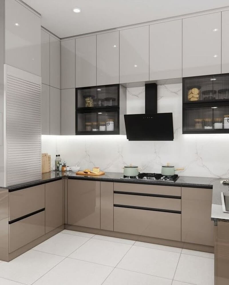 Không gian bếp trở nên bừng sáng và đẳng cấp hơn nhờ hiệu ứng phản chiếu đặc trưng của chất liệu Acrylic bóng gương