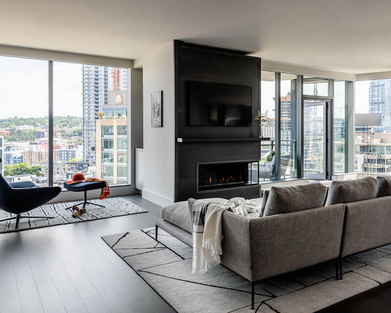 Việc tập trung nguồn lực vào một vị trí chiến lược thay vì trang trí dàn trải không chỉ giúp tối ưu hóa ngân sách đầu tư mà còn tạo ra chiều sâu không gian