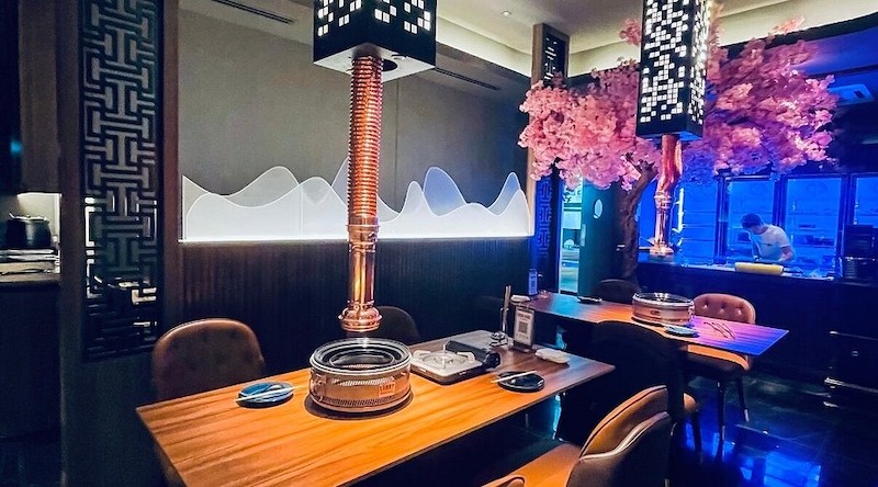 Trong phong cách Nhật Bản cần ưu tiên sự tinh gọn và trật tự để tạo không gian chuẩn Yakiniku với trải nghiệm vừa riêng tư vừa thư thái