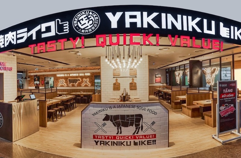 Trong quán cần bố trí vách ngăn thấp tạo cảm giác riêng tư nhưng vẫn giữ được sự kết nối mở đặc trưng của phong cách Yakiniku