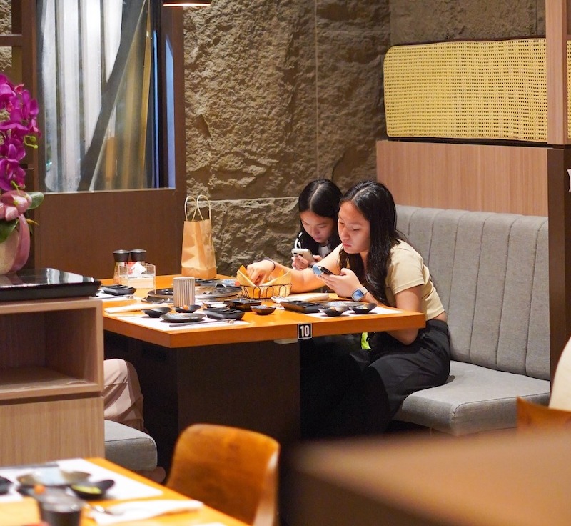 Ưu tiên sử dụng vật liệu gỗ, đá và tre để tạo nên không gian mộc mạc nhưng sang trọng, phù hợp tinh thần tự nhiên của Nhật