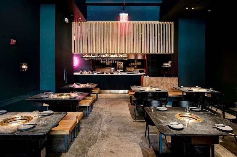 Lựa chọn bàn ghế hợp lý sẽ giúp nâng cao trải nghiệm ăn uống, thuận tiện cho nhân viên phục vụ và đồng bộ với tổng thể thiết kế quán