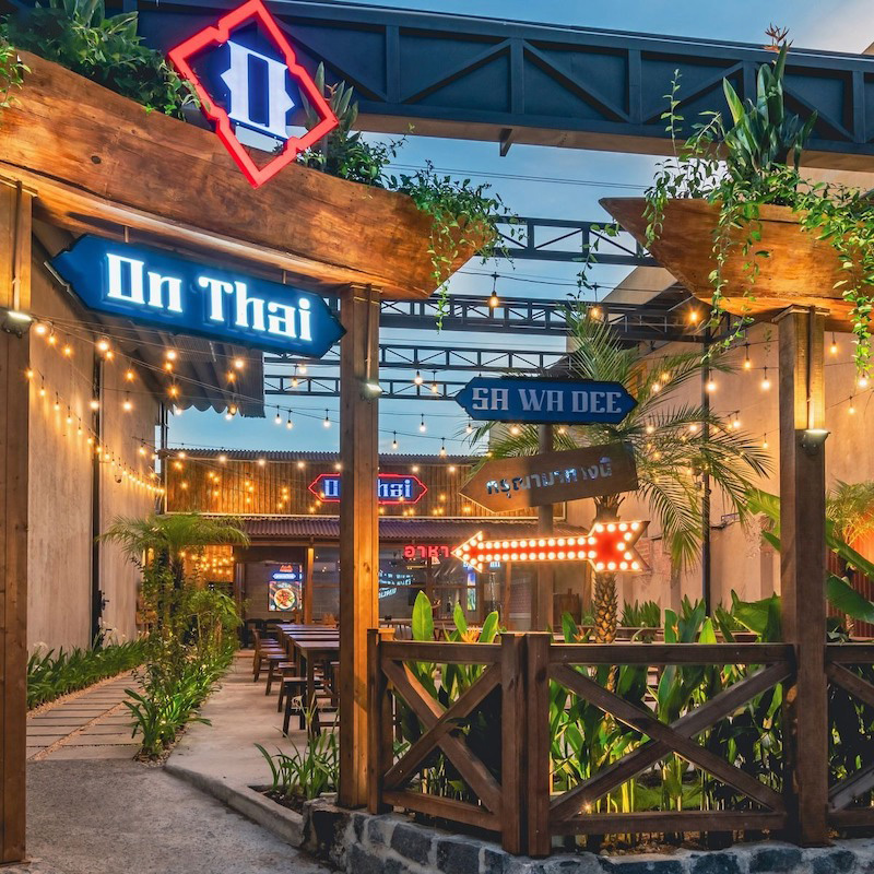 Thiết kế quán lẩu nướng khung thép tiền chế (Industrial) giúp thi công nhanh, chi phí thấp, phong cách bụi bặm hợp giới trẻ và dễ tháo dỡ hoặc di dời khi cần