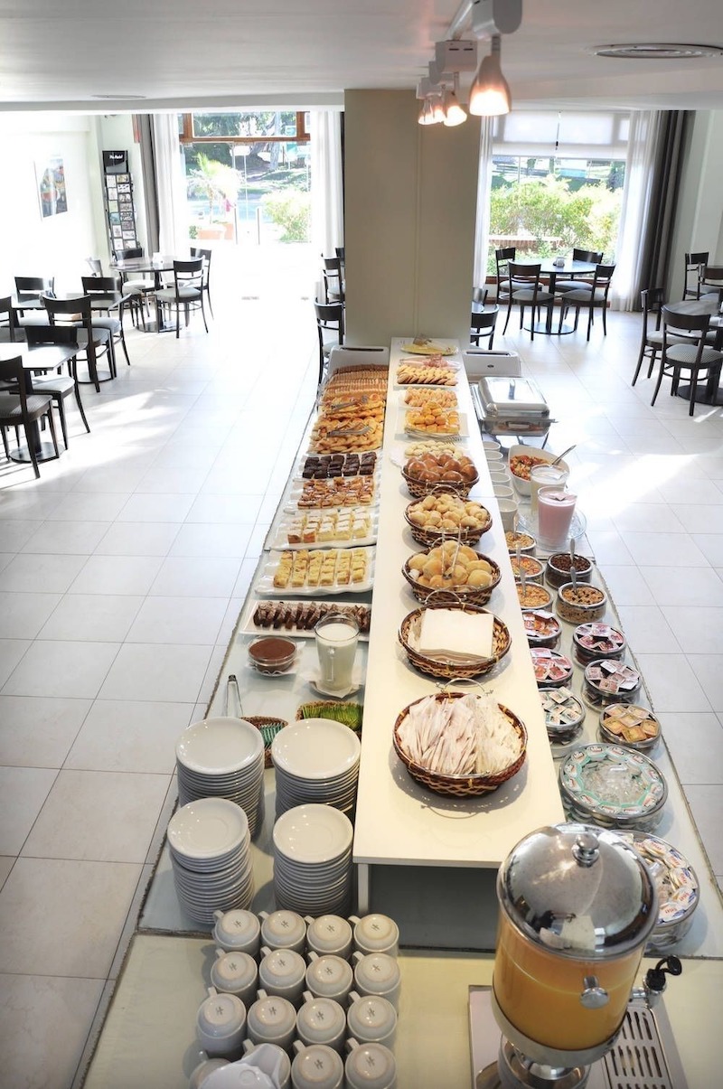 Thiết kế quầy line đơn giản nhưng khoa học, tối ưu quy trình phục vụ và giảm áp lực cho nhân viên vào giờ cao điểm