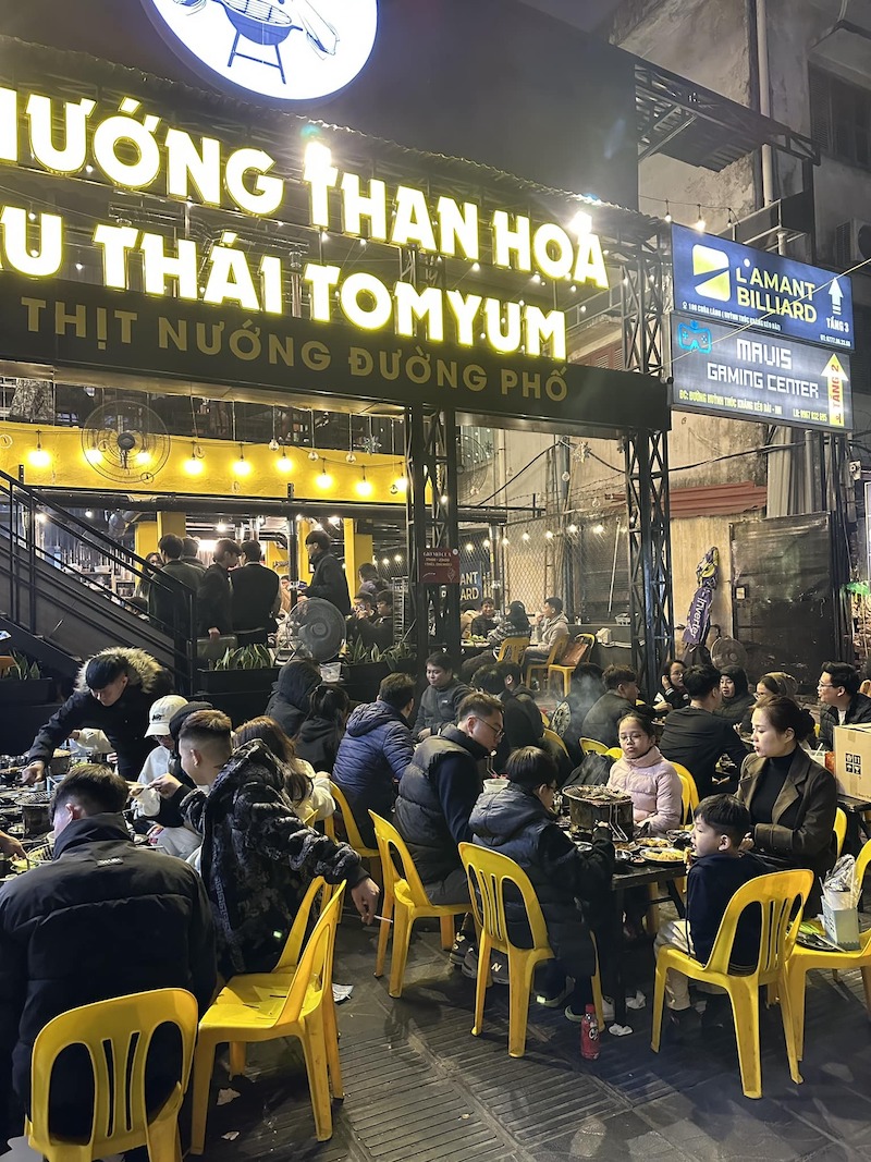 Mẫu quán nướng khung thép tiền chế với kết cấu chắc chắn, mái che kiên cố và không gian mở