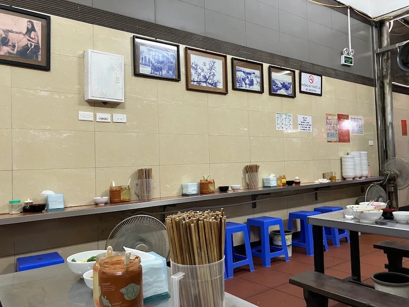 Bố cục hợp lý giúp tối ưu diện tích, đặc biệt quan trọng với những mặt bằng nhỏ, giúp quán phở vẫn rộng rãi và vận hành thuận lợi  