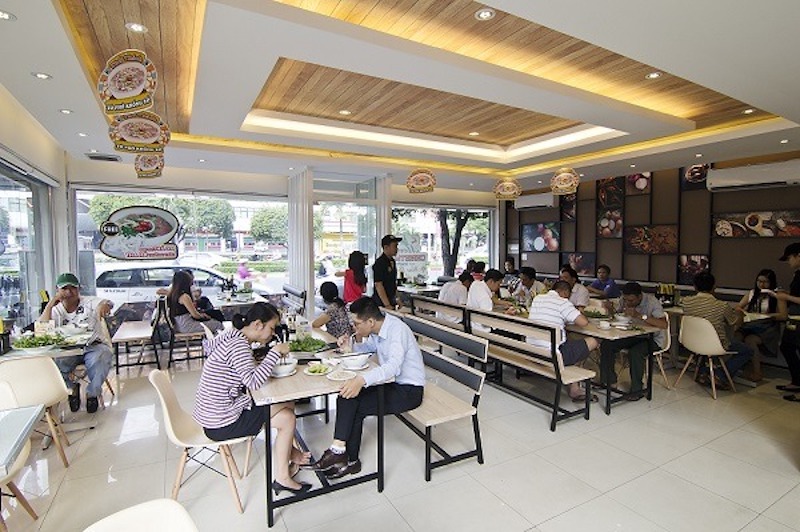 Một không gian phở được bố trí khoa học giúp tăng tốc độ phục vụ, giảm ùn tắc và mang lại trải nghiệm mượt mà cho cả khách lẫn nhân viên 