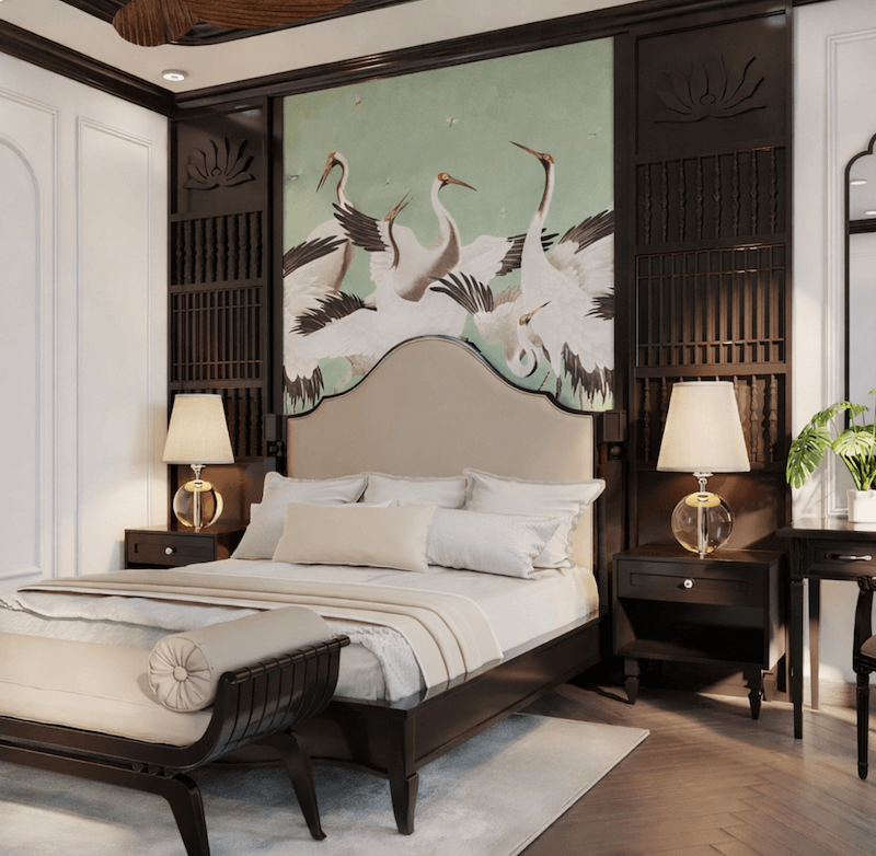 Phòng ngủ với tranh họa tiết Á Đông, chất liệu gỗ tối và ánh sáng dịu, tạo không gian nghỉ ngơi yên tĩnh, ấm áp và giàu chiều sâu văn hóa
