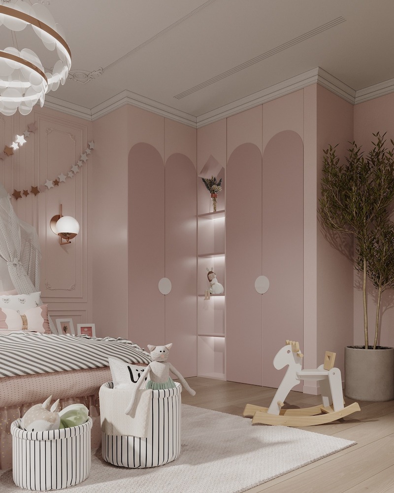 Gam hồng pastel kết hợp phào chỉ tinh tế, đầu giường vòm bọc nỉ và ánh sáng dịu nhẹ tạo nên không gian ngủ mơ mộng, chuẩn gu công chúa nhỏ