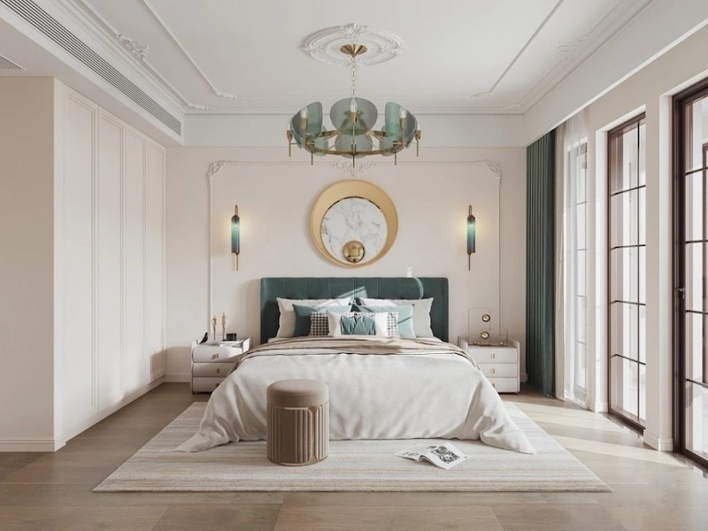 Phòng ngủ tân cổ điển dành cho người lớn tuổi với bố cục cân xứng, gam màu trang nhã, giường thấp chắc chắn và ánh sáng dịu, mang lại cảm giác an yên, dễ chịu