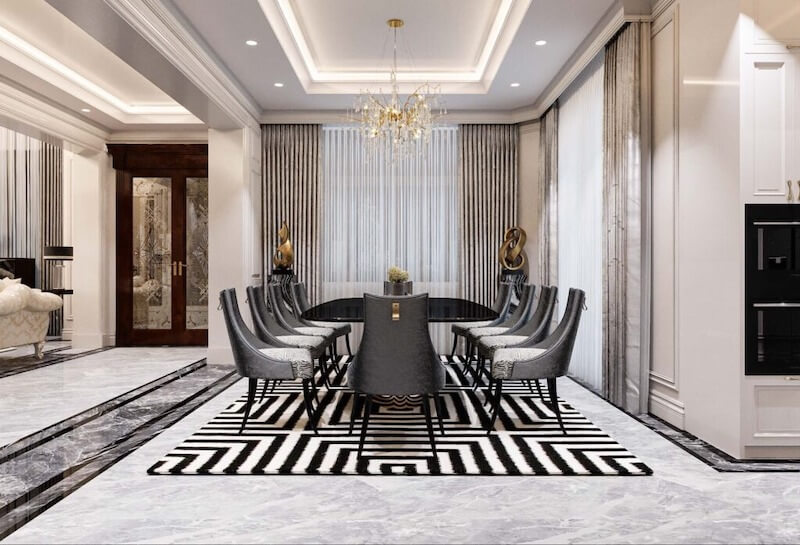 Phòng ăn tân cổ điển sang trọng với bàn dài mặt tối, ghế bọc nệm thanh lịch, đèn chùm pha lê, rèm cao kịch trần, sàn đá vân mây nổi bật