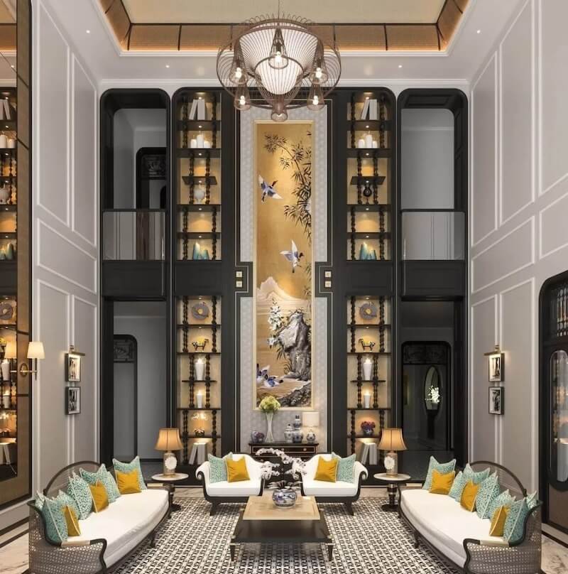 Không gian Indochine bề thế với bức tranh thủy mặc khổ lớn, hệ tủ trang trí kịch trần đối xứng và nội thất mây tre đan tinh xảo, quý phái