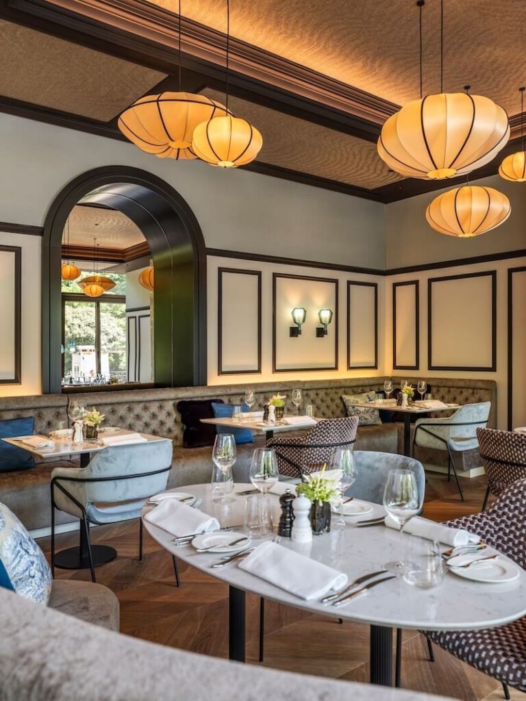 Nguyên tắc 5 chất liệu giúp không gian Châu Âu sang trọng, đồng bộ, bền vững theo thời gian, nâng tầm trải nghiệm và khẳng định đẳng cấp thương hiệu nhà hàng