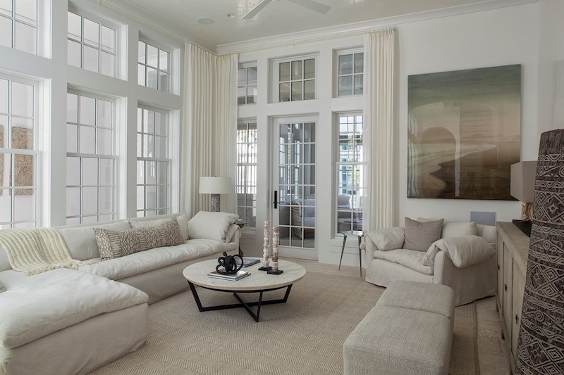 Phong cách đương đại chuộng nội thất đơn giản, không cầu kỳ để nhấn mạnh công năng, tạo không gian gọn gàng, dễ sử dụng và giữ vẻ đẹp bền vững theo thời gian