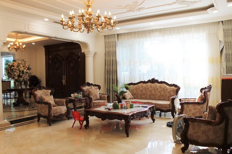 Nội thất ưu tiên tỷ lệ lớn, trần cao và các không gian đại sảnh mang tính biểu tượng cho vị thế gia chủ