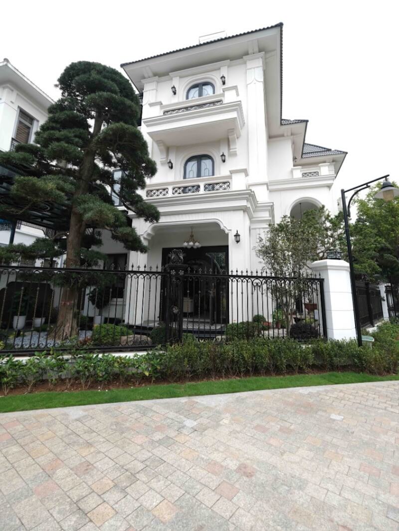 Biệt thự phong cách Indochine Luxury là sự giao thoa tinh tế giữa kiến trúc Đông Dương truyền thống và ngôn ngữ thiết kế sang trọng đương đại