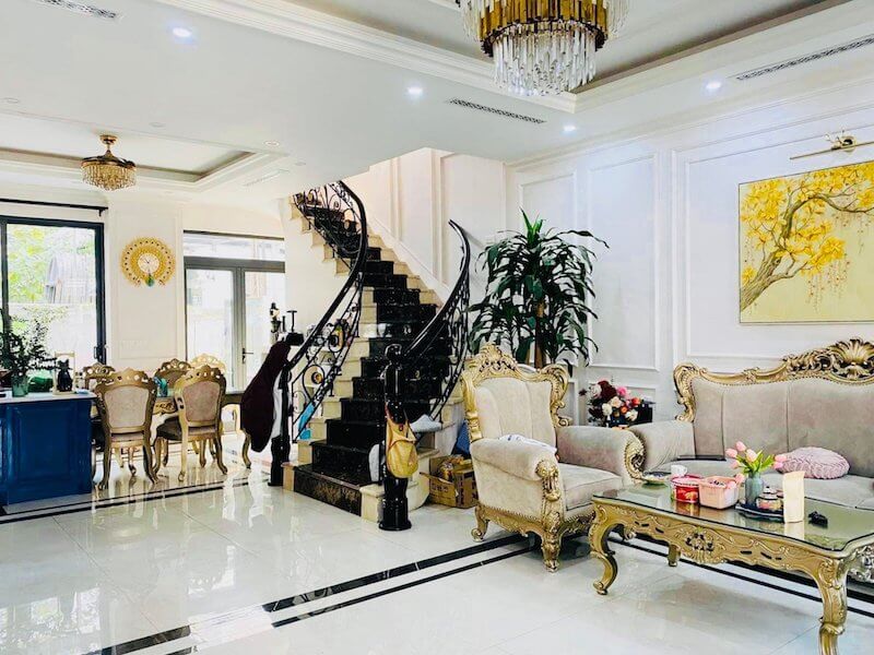 Do giới hạn về diện tích nên biệt thự liền kề/shophouse có phòng khách, bếp và khu sinh hoạt thường liên thông để tạo cảm giác rộng hơn và tối ưu công năng trong diện tích hạn chế