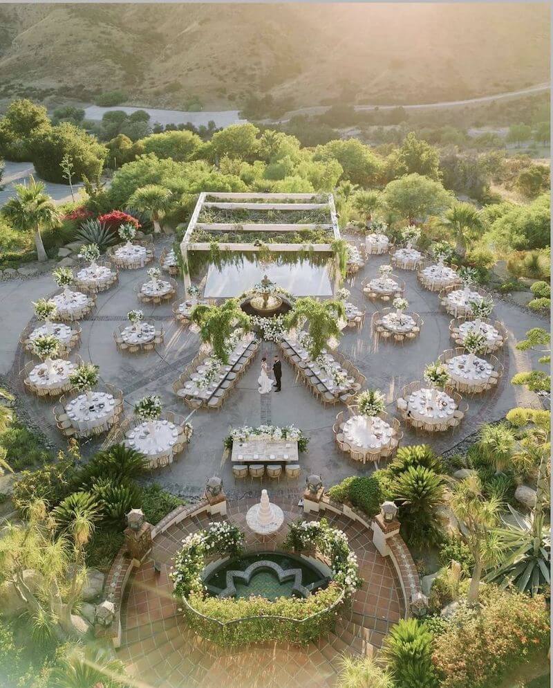 Tổng thể bản vẽ cho thấy cách tổ chức mặt bằng hợp lý, vừa đảm bảo công năng phục vụ tiệc cưới ngoài trời, vừa tạo được bố cục trang trọng và ấn tượng