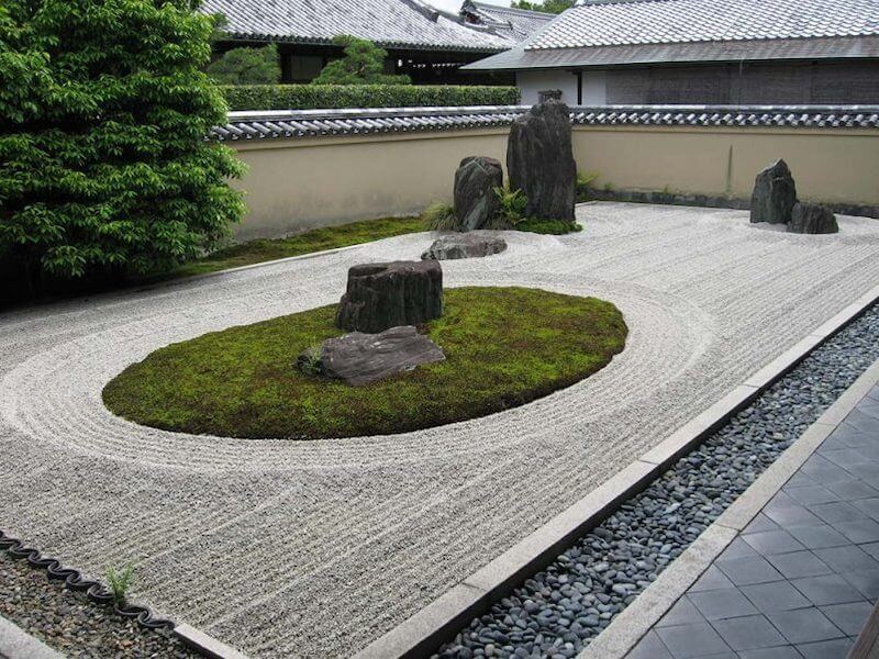 Vườn khô giúp cô đọng tinh thần Thiền, tạo khoảng lặng chiêm nghiệm, cân bằng năng lượng và tăng chiều sâu cảnh quan mà không cần nhiều diện tích hay nước