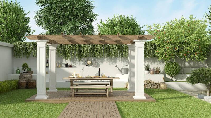 Chòi nghỉ và giàn hoa tạo không gian thư giãn, thưởng trà giữa thiên nhiên, đồng thời tăng vẻ lãng mạn, mềm mại và hoàn thiện bố cục cảnh quan Tân cổ điển