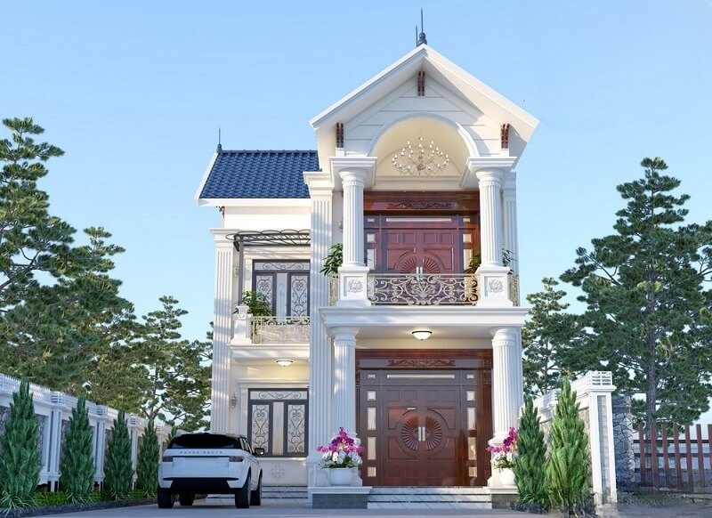 Cửa gỗ tự nhiên bản lớn, xử lý pano tinh xảo, đóng vai trò “trọng tâm thị giác”, giúp tổng thể dù gọn nhưng vẫn giữ được khí chất sang trọng của biệt thự mái Thái.