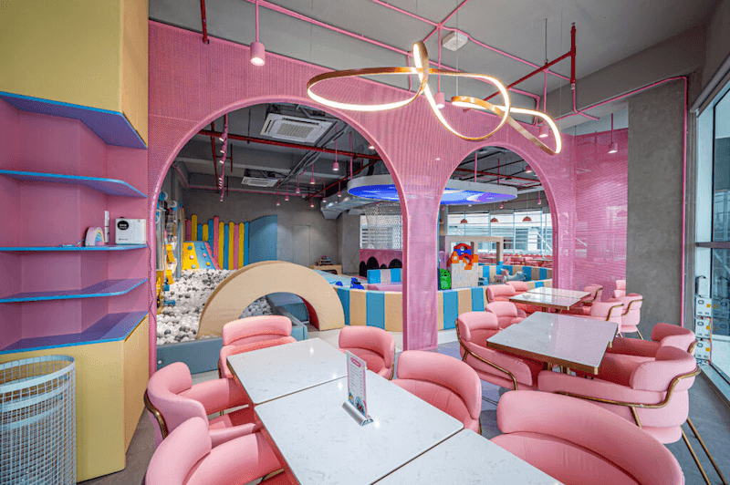 Để tối ưu chi phí máy móc pha chế và thiết bị bếp, chủ đầu tư nên chọn thiết bị đa năng, bền, tiết kiệm năng lượng và phù hợp nhu cầu phục vụ trẻ lẫn phụ huynh