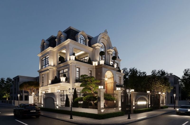 Hệ mái Mansard xanh đậm kết hợp cửa vòm lớn và ánh sáng vàng ấm tạo nên diện mạo sang trọng, nổi bật giữa không gian phố đêm