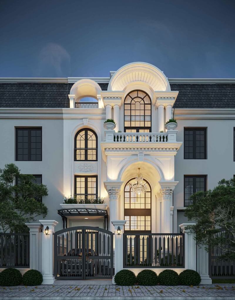 Mặt tiền gây ấn tượng với cửa vòm lớn, cột Corinth chạm khắc tinh xảo, ban công balustrade cổ điển và hệ chiếu sáng vàng, tạo vẻ lộng lẫy đúng tinh thần kiến trúc Pháp