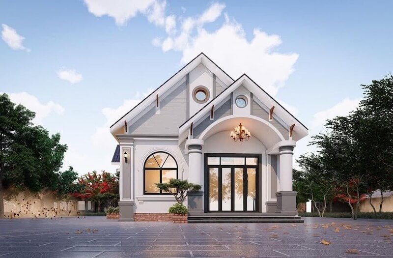 Mẫu nhà vườn mái Thái có sảnh đón vòm cong mềm mại, tích hợp cửa sổ kính lớn hình bán nguyệt và đèn chùm trang trí cổ điển